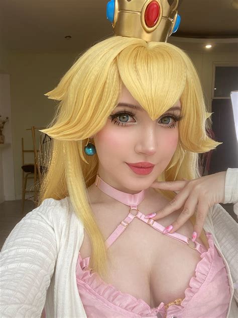 My Princess Peach Cosplay : r/PeachyPeach