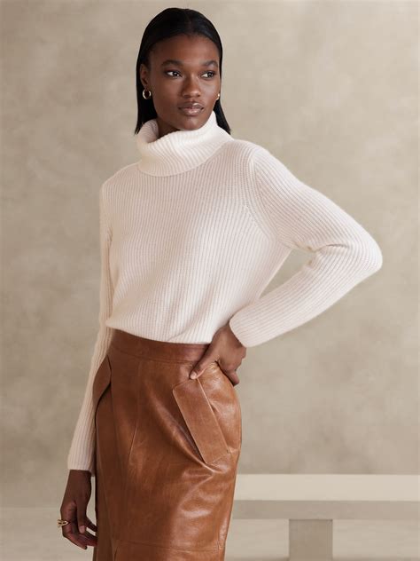 Chiara Cashmere Turtleneck Sweater | Banana Republic