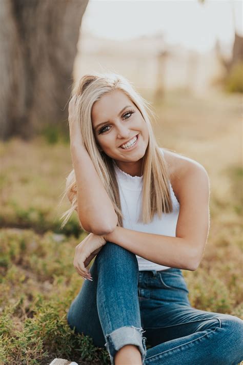 Senior Portrait Posing Ideas at James Velarde blog