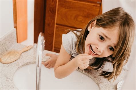 How long Can You Go Without Flossing? - feelsgoodtosmile.com