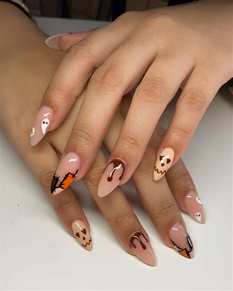 30 Fun And Cute Short Halloween Nails You Can DIY At Home - Woman ...