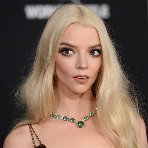 Anya Taylor-Joy Steals The Show In A Strapless Corset Gown At Tiffany ...