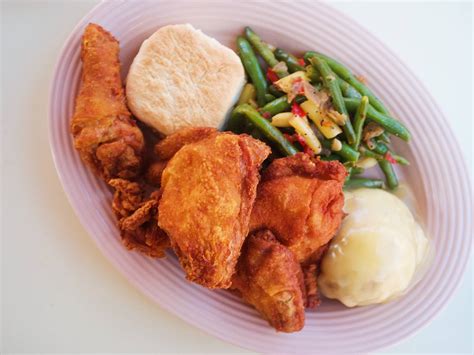 34 Best Disneyland Foods: Delicious Things to Eat at Disneyland