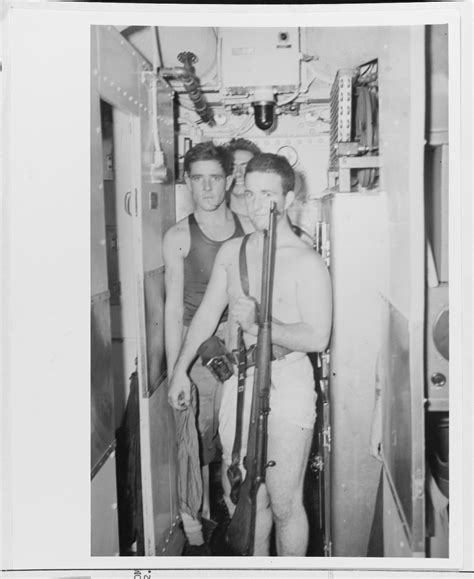 80-G-11728 Makin Island Raid, August 1942