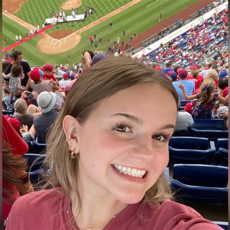 Sarah's Closet (@sarah_m_james) | Poshmark