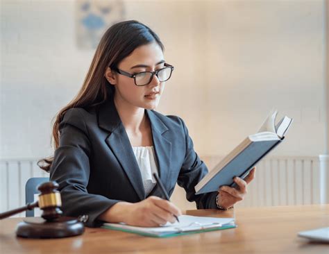 The Highest-Paid Lawyers in Canada — Omulique | Immigration Lawyers Toronto