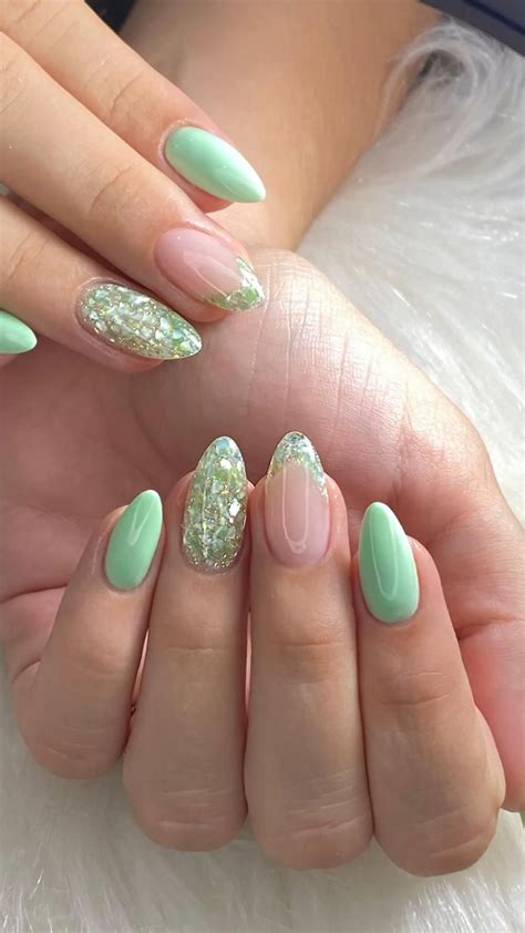 Inspiração de unha verde decorada com madre pérola💚 | Green nails ...