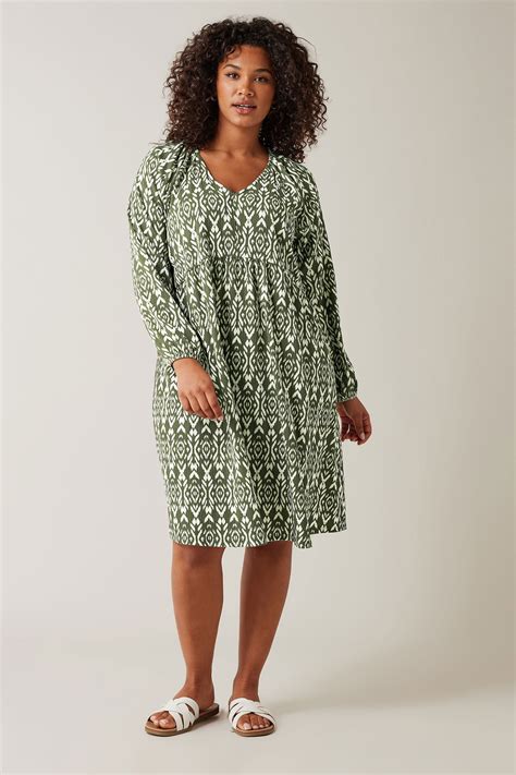 EVANS Plus Size Olive Green Ikat Print Crinkle Midi Dress | Evans