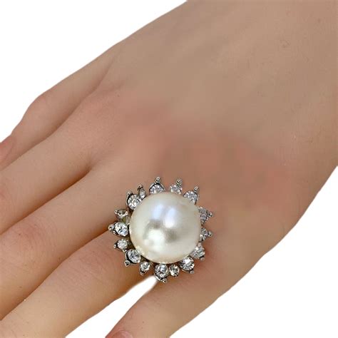 The World Is Your Oyster – LeezaD