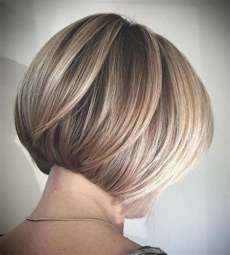 60 Trendy Layered Bob Haircuts to Try in 2024 | Wavy bob hairstyles ...