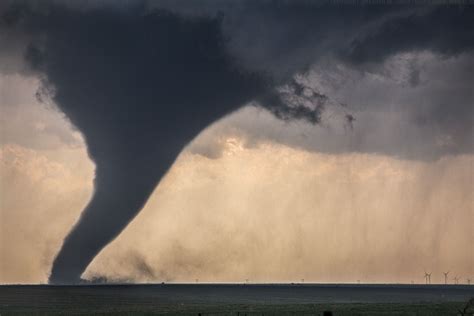 The size of a tornado compared to the size of wind turbines. • /r/pics ...