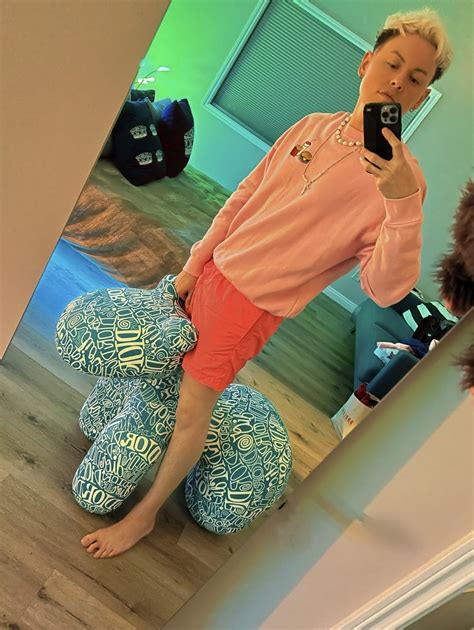 Drew Ryan Scott's feet