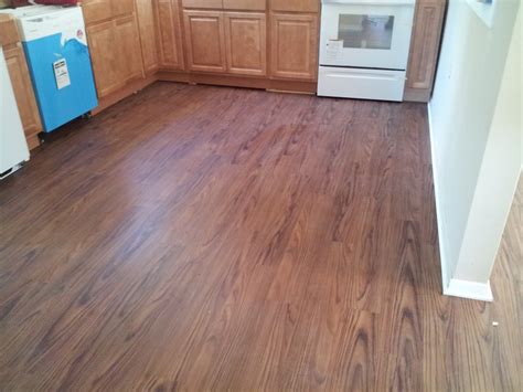 The Benefits Of Wood Looking Vinyl Flooring - Flooring Designs