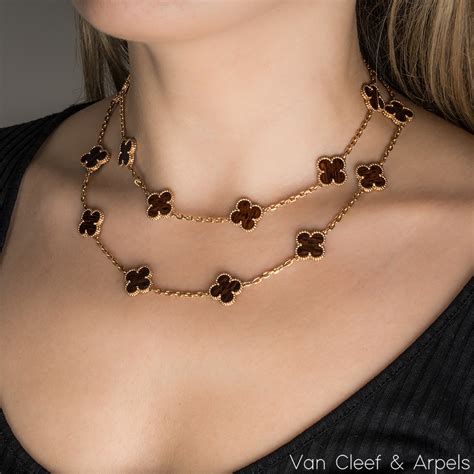 Van Cleef & Arpels Rose Gold Letterwood Vintage Alhambra 20 Motif ...