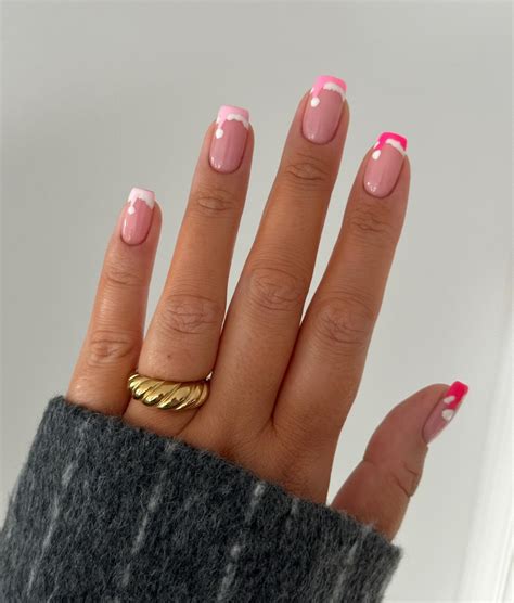 24 Pink Christmas Nail Ideas To Sleigh Your Holiday Look | Pretty Sweet ...