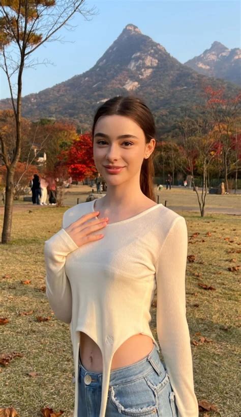 showing off her body : r/DashaTaran_Sexy