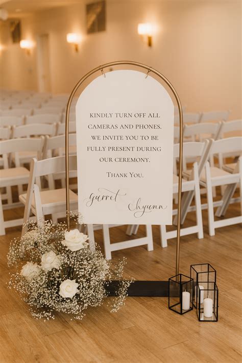 Unplugged Wedding Sign with Modern Touch