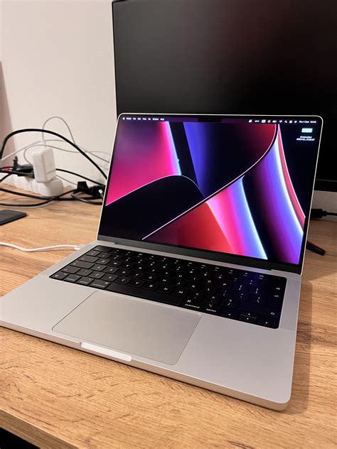 Finally bought my first MacBook. M1 pro 14 inch Silver base model. Jumping from Windows to MacOS ...
