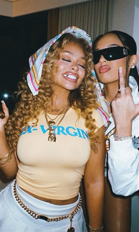 𝒾𝐭 Ꮆ𝒾ℝⓛ | Pretty celebrities, Celebrity selfies, Female rappers