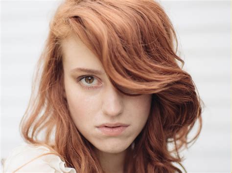 9 Easy Ways to Grow Out Your Bangs, According to Experts