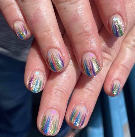 17 Short New Year's Eve Nail Ideas We're Loving