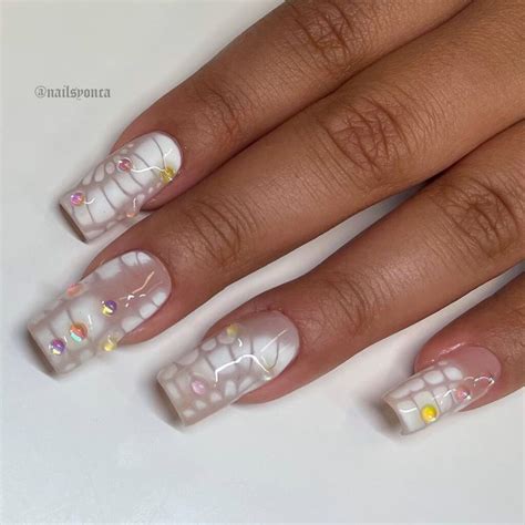 Blooming gel, i segreti di una nail art romantica e colorata
