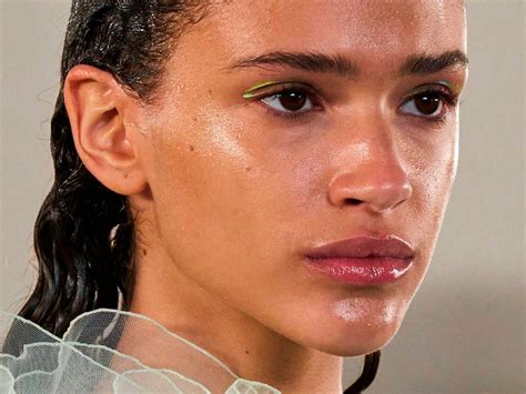 Shower make-up: maquillaje efecto cara mojada - HIGHXTAR.