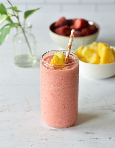 Bahama Mama Tropical Smoothie Copycat - Sip Sip Smoothie