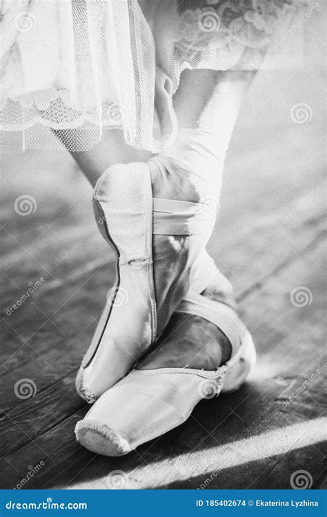 Ballet dancers feet stock photo. Image of dancers, feet - 185402674