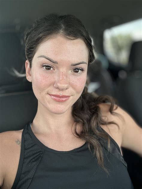 My favorite freckle is the one on my lip : r/FreckledGirls