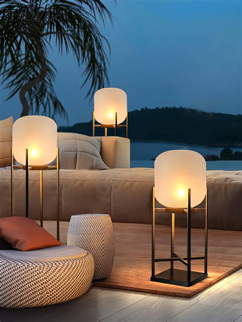 Lantern Solar Outdoor Floor Lamp – Vakkerlight