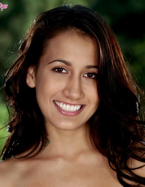 Amia Miley : r/FamousFaces