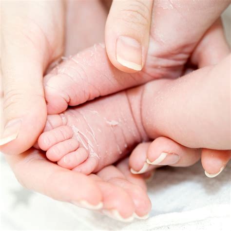 Oeste Dificil Limpiar el piso la piel del bebe recien nacido Tina ...