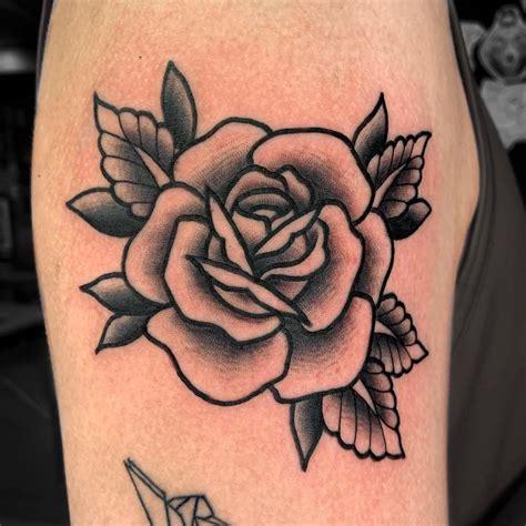 𝕵𝖎𝖑𝖑𝖎𝖆𝖓 𝕾𝖆𝖓𝖙𝖔𝖘 on Instagram: "traditional rose 🌹🌹 • #traditionaltattoo ...