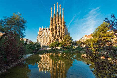 How Antoni Gaudí Came to Define Barcelona's Architecture ...
