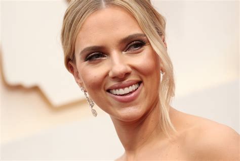 Scarlett Johansson – Sexy Boobs in Big Cleavage at 92nd Annual Academy ...