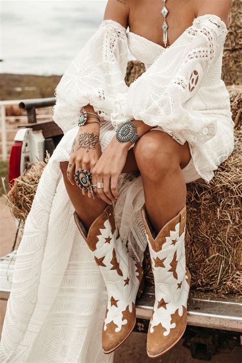 Arizona Gown by Rue De Seine | Moonrise Canyon Collection 2019 | Boho style kleider, Bohemian ...