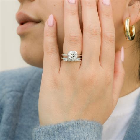 Cushion Cut Engagement Rings Without Halo