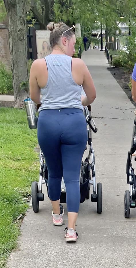 Insane thick MILF ass - Spandex, Leggings & Yoga Pants - Forum
