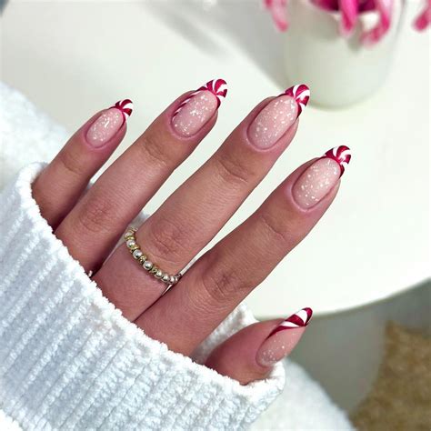 Vogue’s Guide to the Best Christmas Nail Art Designs | Vogue