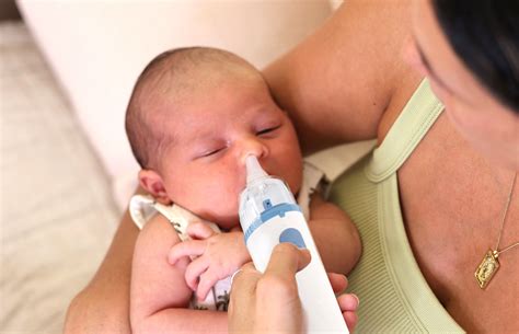 How to Clear a Congested Baby's Nose for Feeding