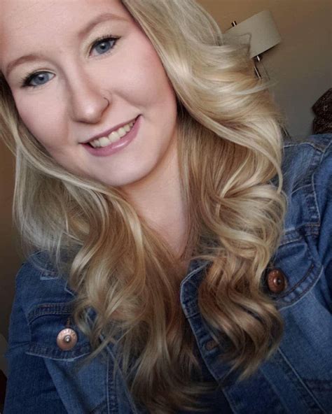 Anyone willing to caption non nudes of her dm me | Scrolller