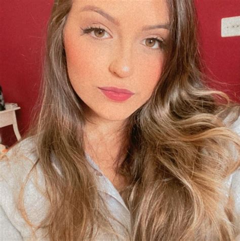 Camila Cruz – Medium