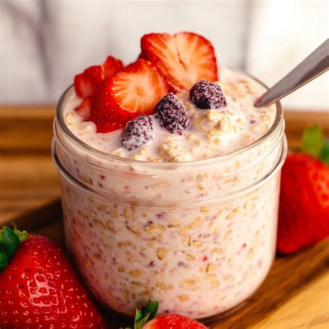 Strawberry Overnight Oats | Tessa Recipes