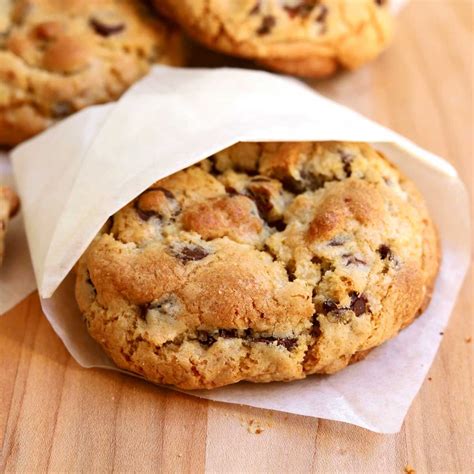 BEST EVER Levain Bakery Chocolate Chip Cookie Recipe - Scientifically ...