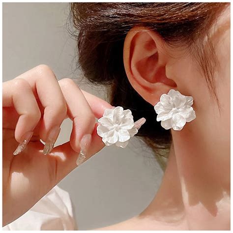 Amazon.com: Sttiafay Boho Acrylic Flower Earrings White Flower Studs ...