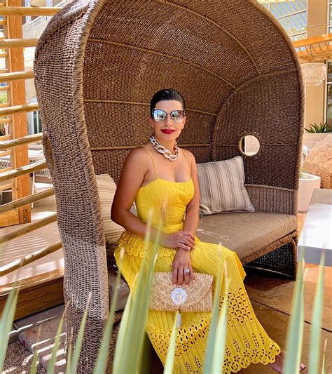 What to wear with a yellow dress to a wedding 60 photos - Vianawedding.com