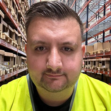 Szebasztian Horvath - Lagermitarbeiter - Tesla Warehouse | XING