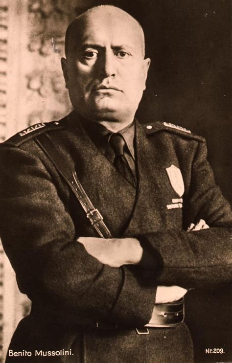 File:Mussolini mezzobusto.jpg - Wikipedia