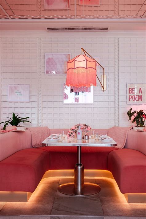 จุดแลนด์มาร์ก Hangout space ฟีลบีชบาร์ Mami Rose ร้านอาหารกึ่งบาร์ ที่เราพาทุกคนแวะมาชิลที่ EM ...